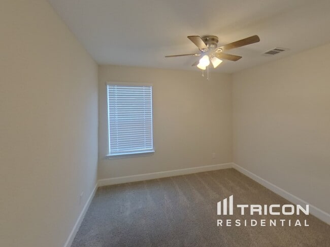 Building Photo - 1106 Bullock Dr