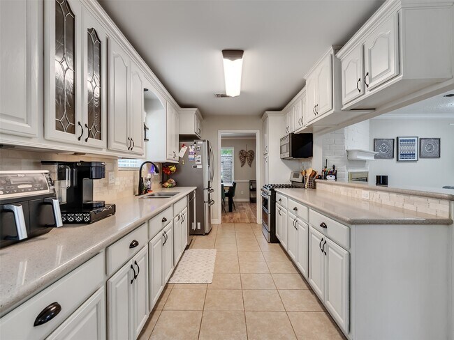 Building Photo - 2811 Quincannon Ln