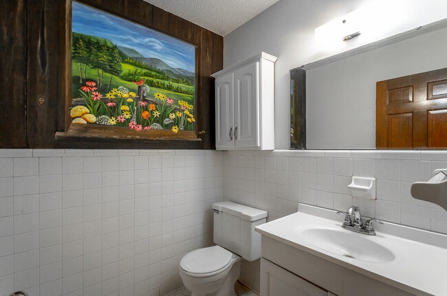 Building Photo - 17 Barnhardt Cir