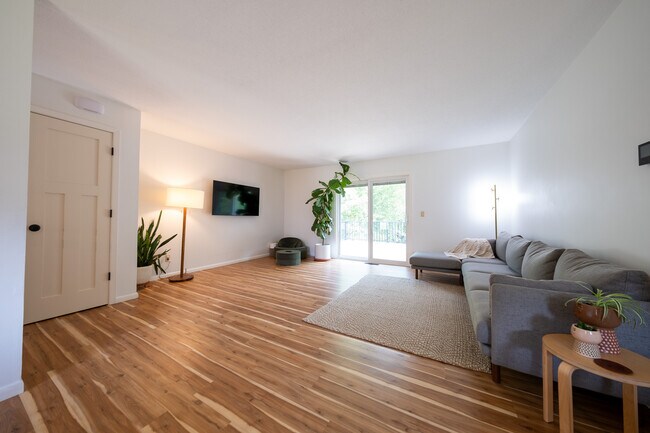 Building Photo - 13396 Everest Ave