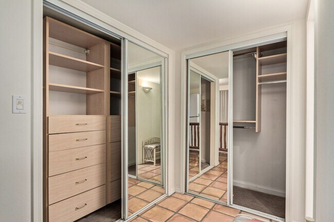 Building Photo - RESORT Style FULLY-FURNISHED Condo in Paradise Valley - 4 bedroom / 2.5 bath