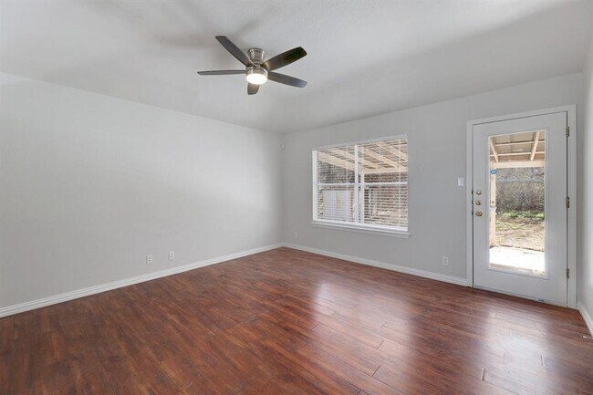 Building Photo - 9505 Woodvale Dr