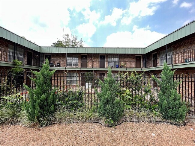 Primary Photo - 425 Emerson St