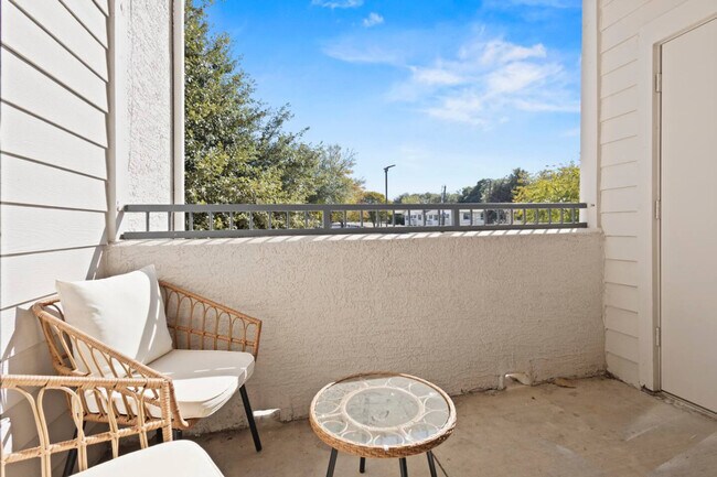 Building Photo - 2929 Kings Rd