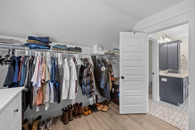 Building Photo - 3506 Sir James Ln