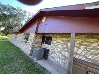 Building Photo - 811 Lebesque Rd