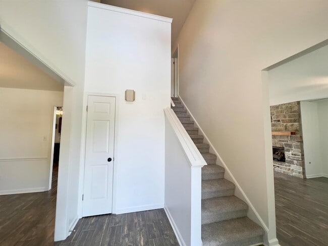 Building Photo - 251 Cross Point Cove