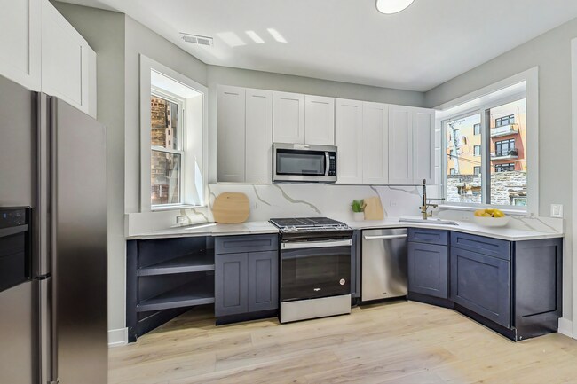 Building Photo - 2818 W Fletcher St