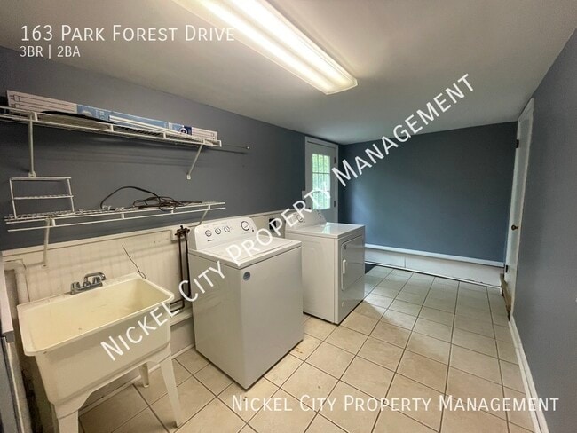 Building Photo - 163 Park Forest Dr