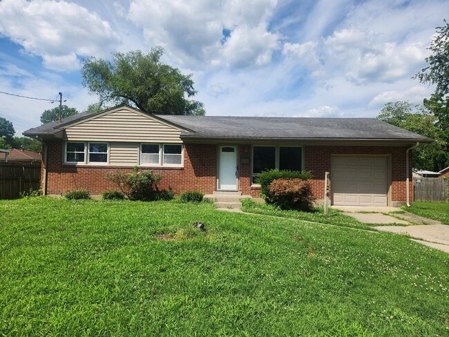 Primary Photo - Beautiful 3 bedroom 1 bath with attached g...