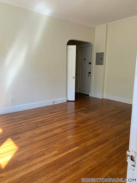 Building Photo - 2045 Commonwealth Ave
