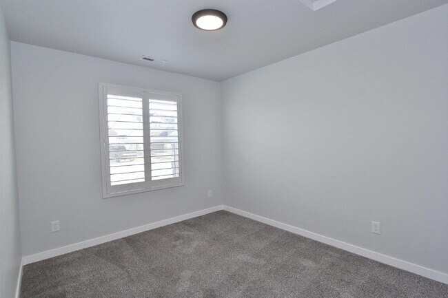 Building Photo - 6587 S Memory Wy