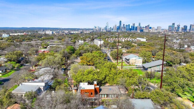 Building Photo - 2418 S 5th St