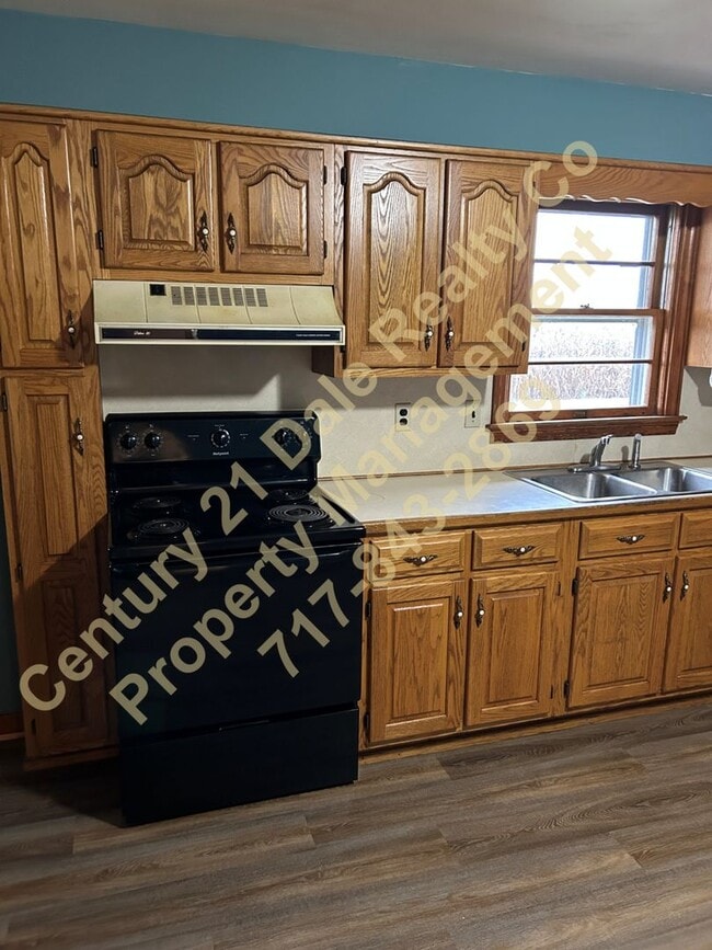 Building Photo - Fully remodeled 2 Bedroom All one Level ho...