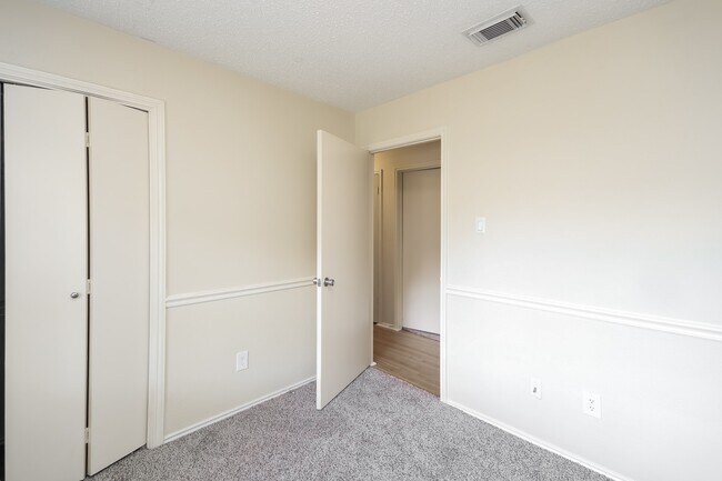 Building Photo - 17002 Enchanted Cir E