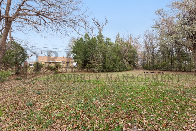 Building Photo - 2318 E Mesita St