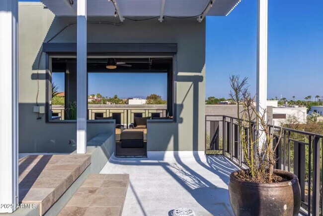 Building Photo - 7020 E 1st Ave