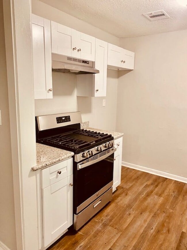 Building Photo - BEAUTIFUL RECENTLY REMODELED 3 BEDROOM HOME