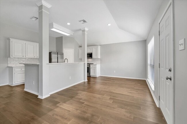 Building Photo - 3915 Summerfield Dr