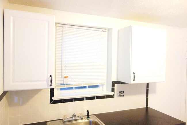 Building Photo - 8409 Greenwood Ave