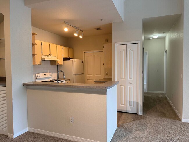 Building Photo - Three Bedroom Condo at Maitland Crossing in Orlando
