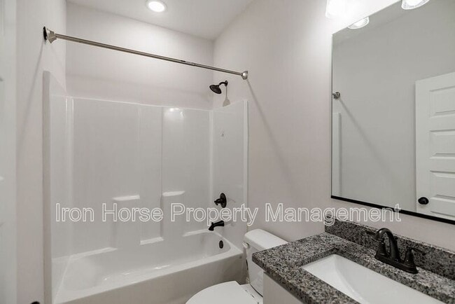 Building Photo - 125 Harper St