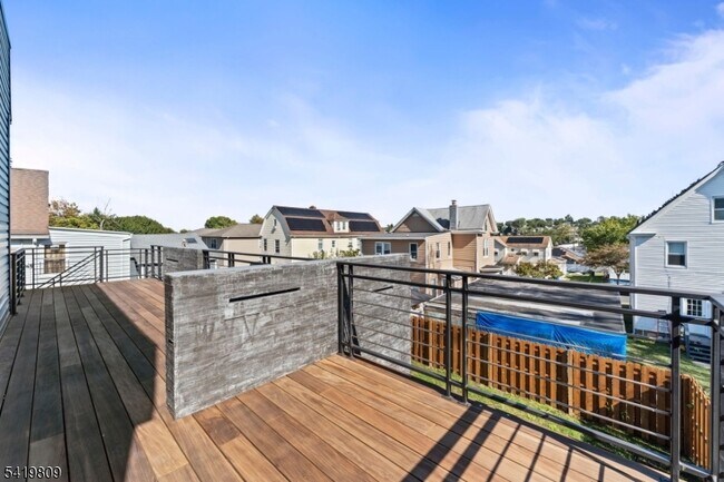 Building Photo - 246 Cortlandt St