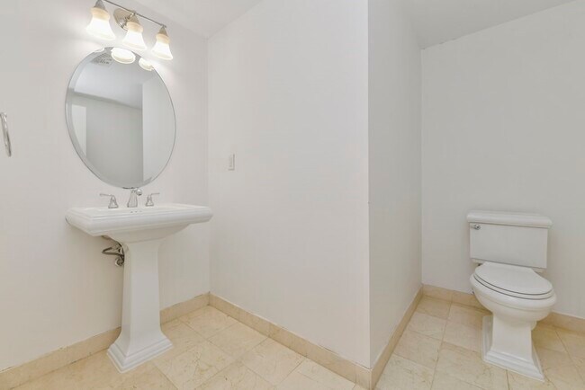 Building Photo - 201 Freeman St