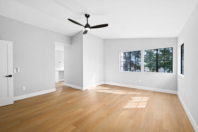 Building Photo - Move-In-Ready Townhome-Style Unit in Chula Vista!