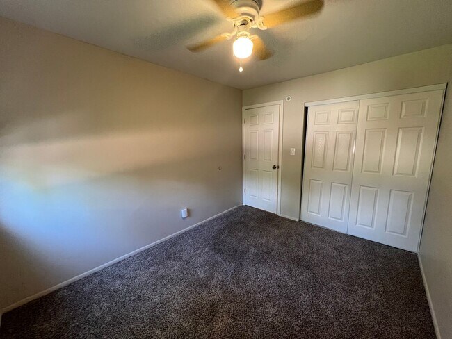 Building Photo - 3 Bedroom Condo in Cinnimon Courtyards