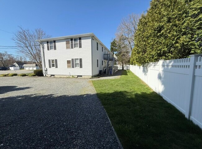 Building Photo - 1063 Tacoma St