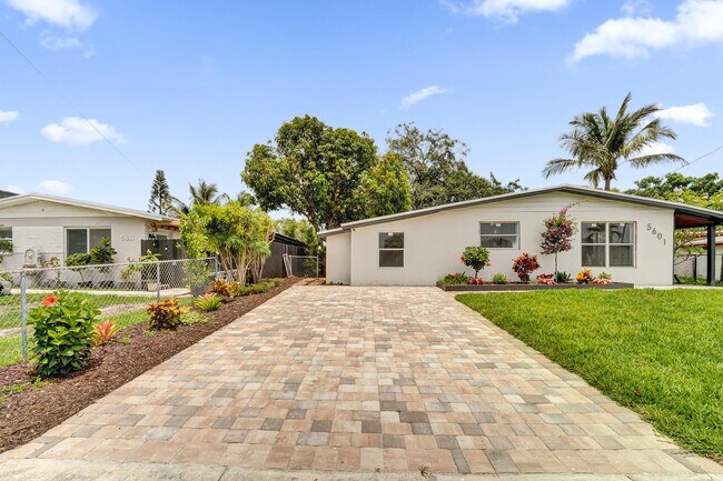 Building Photo - 5601 SW 36th Ct