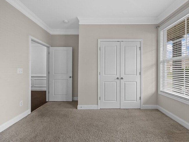 Building Photo - Beautiful 4 BR, 2 BA Home, 2 Car Garage wi...