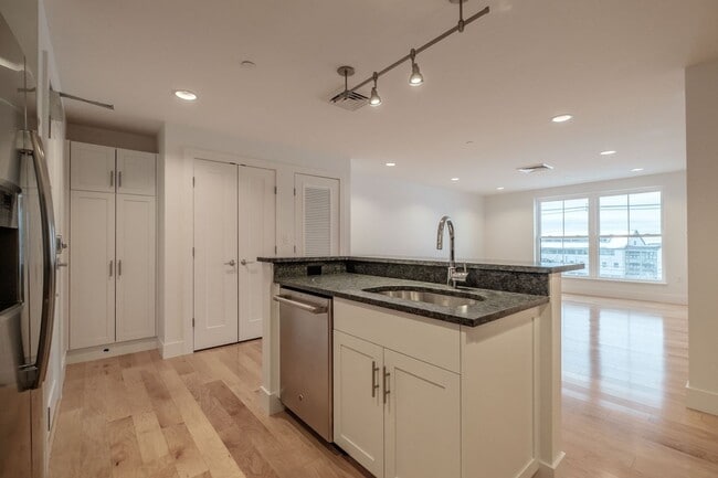 Building Photo - 2BR/2BA Old Port Condo Onsite Parking Available, Fitness Room and Elevator