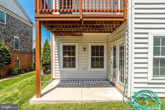 Building Photo - 47571 Royal Burnham Terrace