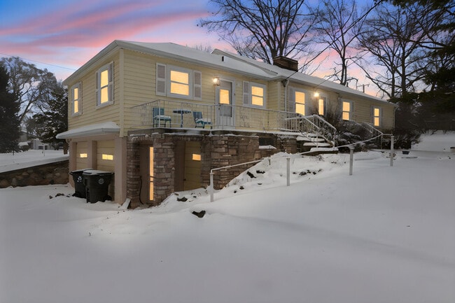 Building Photo - 2740 Judah Rd