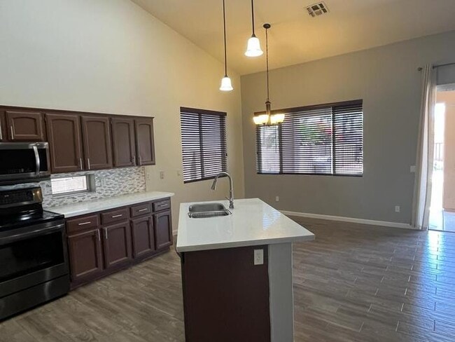 Building Photo - Spacious 4 Beds, 2 Baths Home with POOL in...