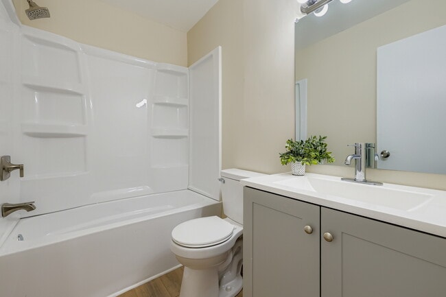 Building Photo - 651 White Ct