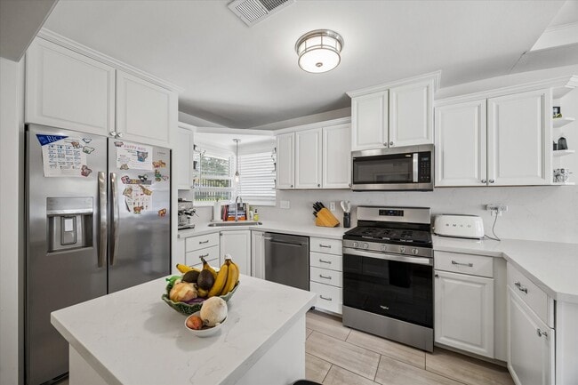 Building Photo - 3110 Castlewood St