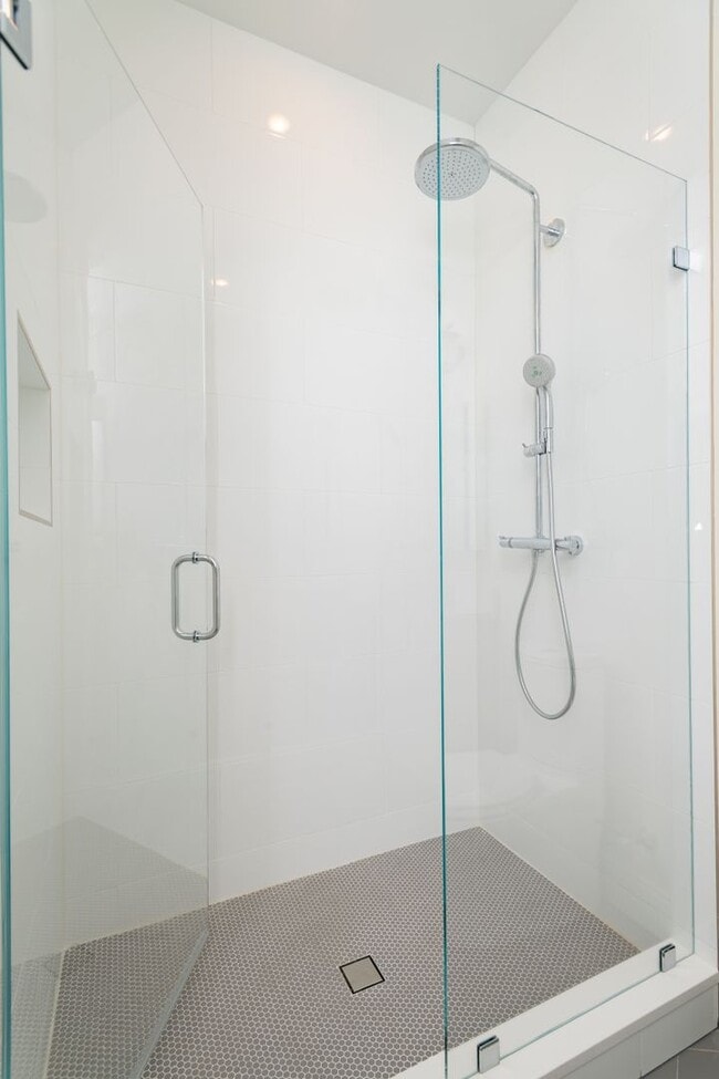 Building Photo - Check out this Jp Listing