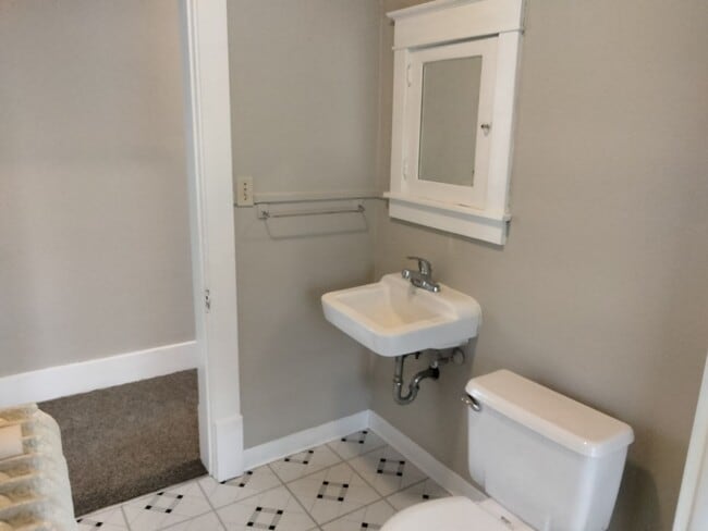 Building Photo - 327 8th St NW