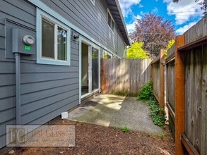 Building Photo - 1673 Dollar St