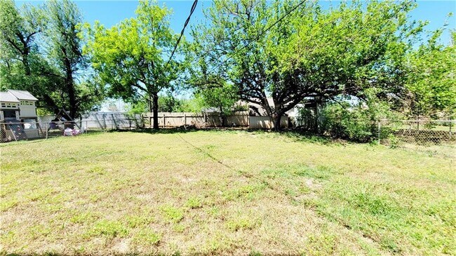 Building Photo - 14025 N Everest Ave