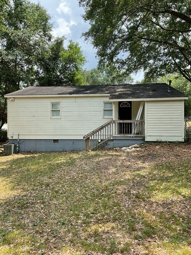 Building Photo - Charming Corner-Lot Rental in Vista Terrace!