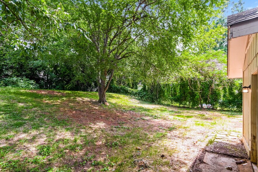 Building Photo - 427 Huntsmoor Dr