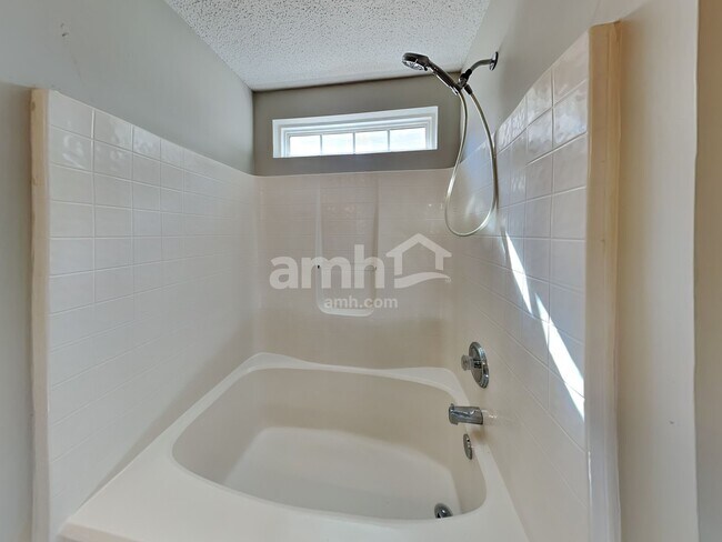 Building Photo - 3928 Edgeview Dr