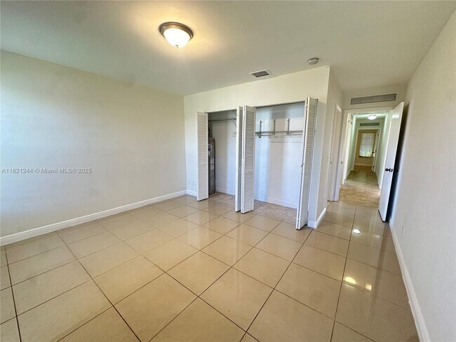 Building Photo - 2235 Farragut St
