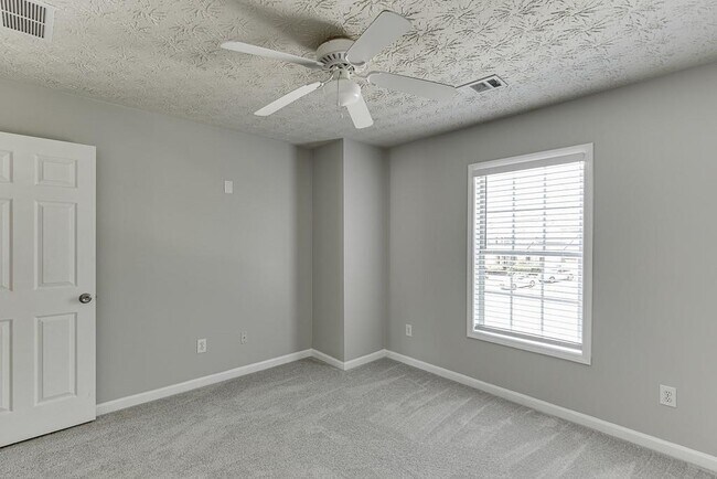 Building Photo - 678 Clairidge Elm Trail SW