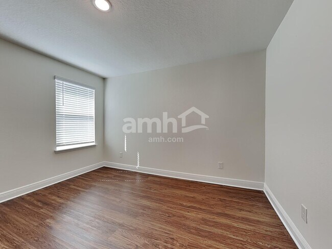 Building Photo - 1048 Lake Trudy Dr
