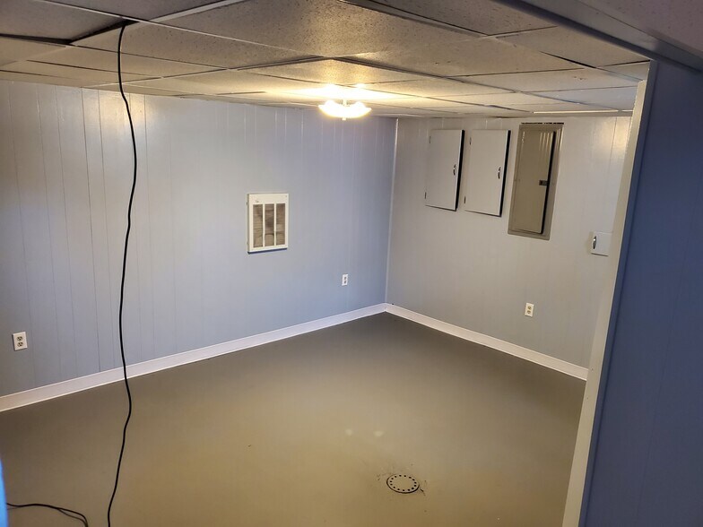 Building Photo - 163 Miron Ave